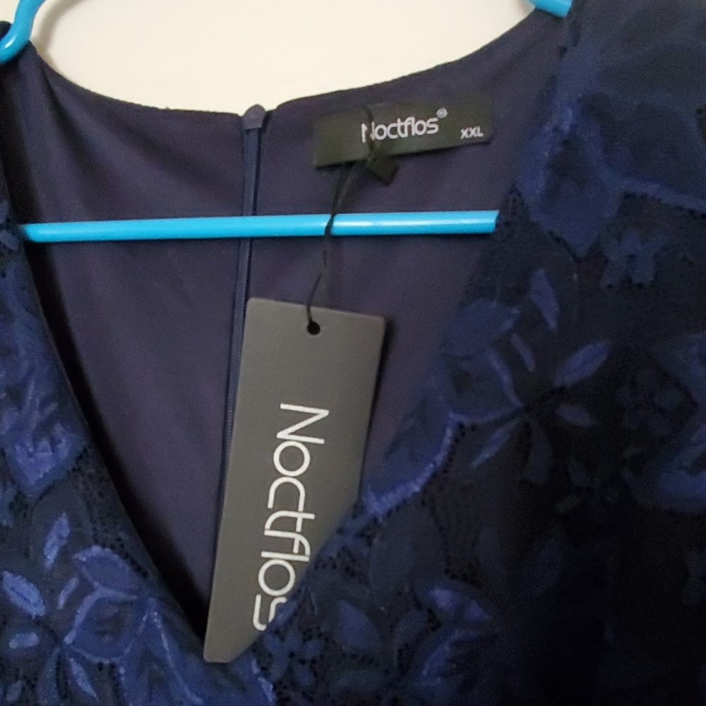 Dress - Picture 3 of 8